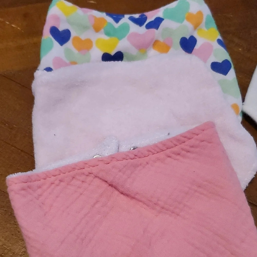 🐻 Floral and Heart Pattern Baby Bib Set